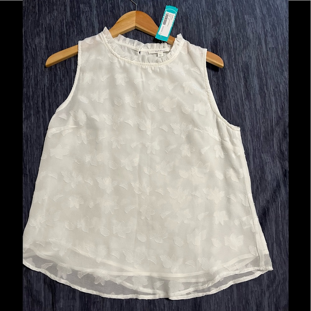 Womens white sleeveless blouse.  NWT.  Size Medium.